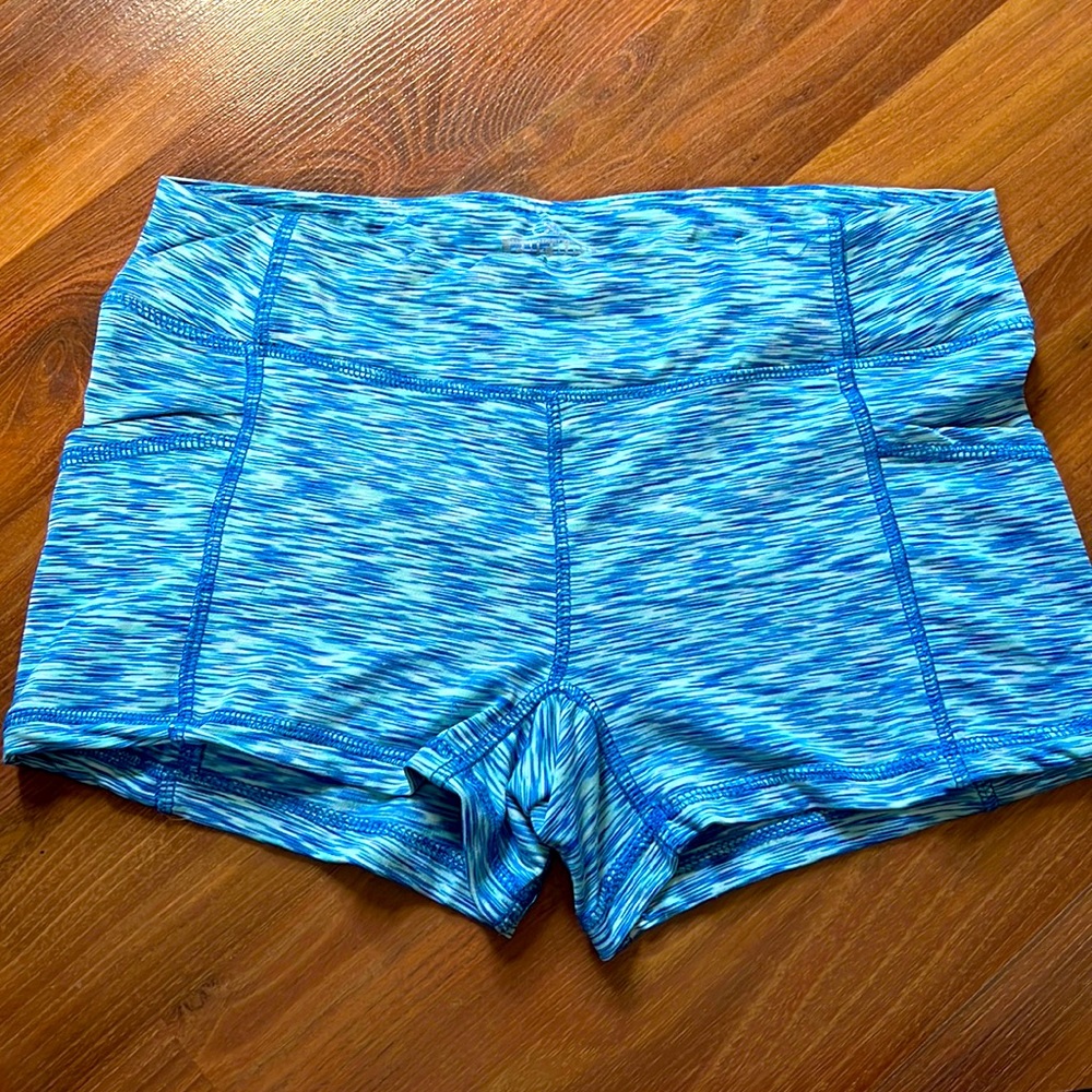 Active wear shorts with pockets